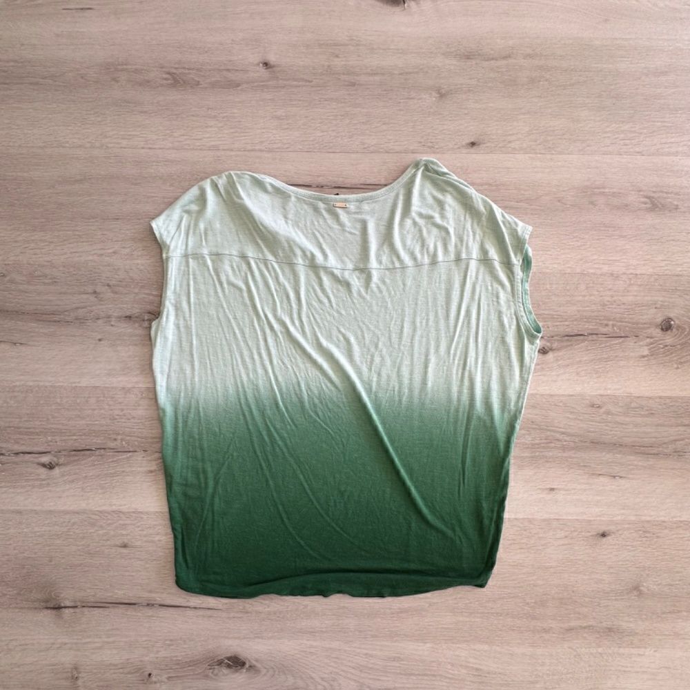 WHBM Jetsetter Tee Ombré Green S EUC - Picture 4 of 4